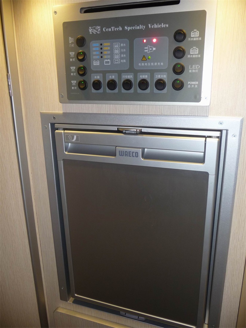 2045四驱房车 (11).JPG