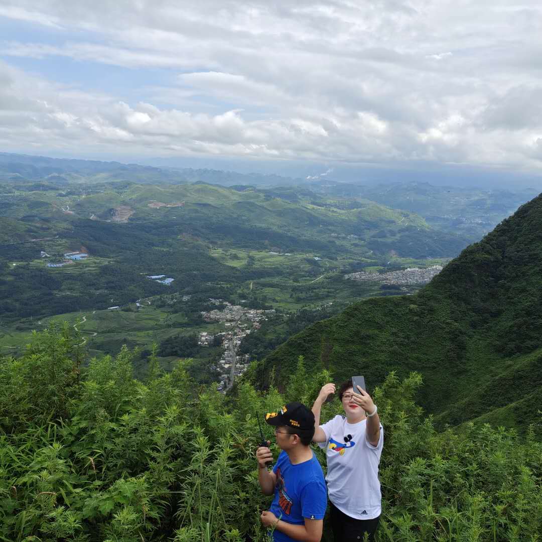 背后的风景就是自拍的最好模板