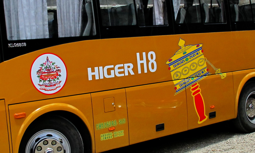 山南地区安达客运有限公司的大轿车。藏族风格的图标好看！