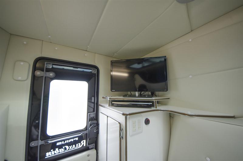 toyota_prius_relax_cabin_camper_conversion_33-Medium.jpg
