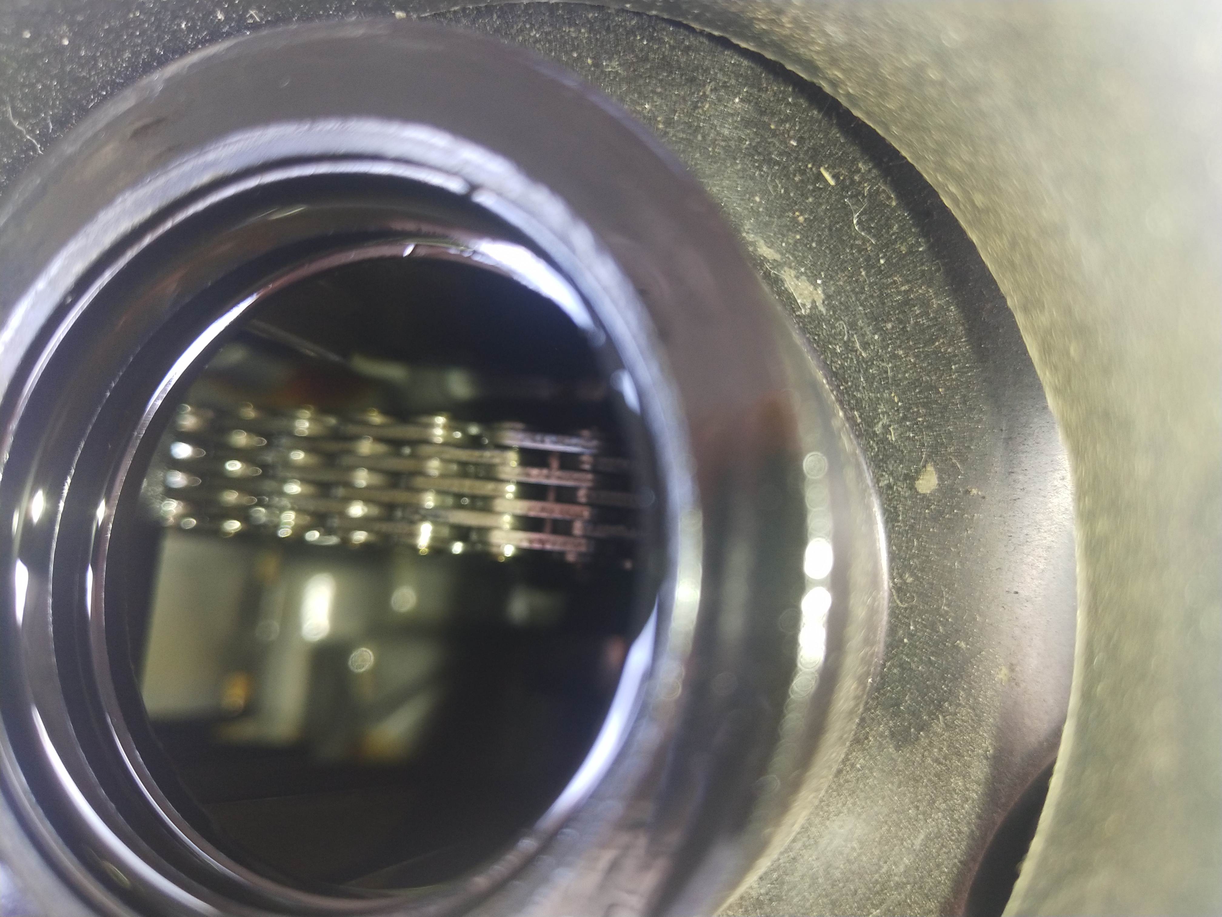 发动机里面成色不错，车主看起来保养挺及时的。
维：18093玲玲玲512 ，求组织拉入。 ...