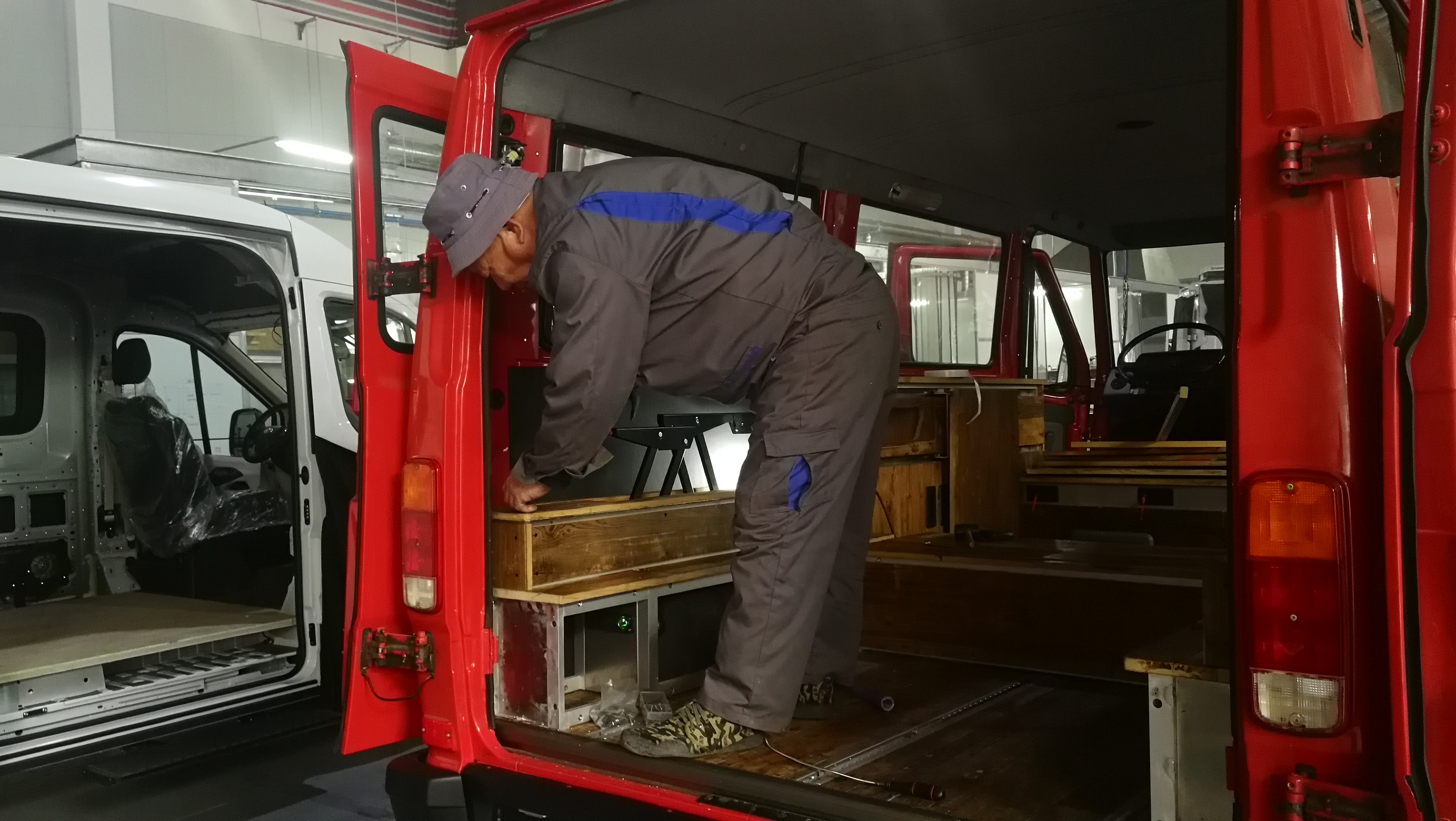 看着简简单单的改装，其实对于安装精度要求不低。就拿这个床来说，尺寸偏差大了上面的床板就装不上了。 ...