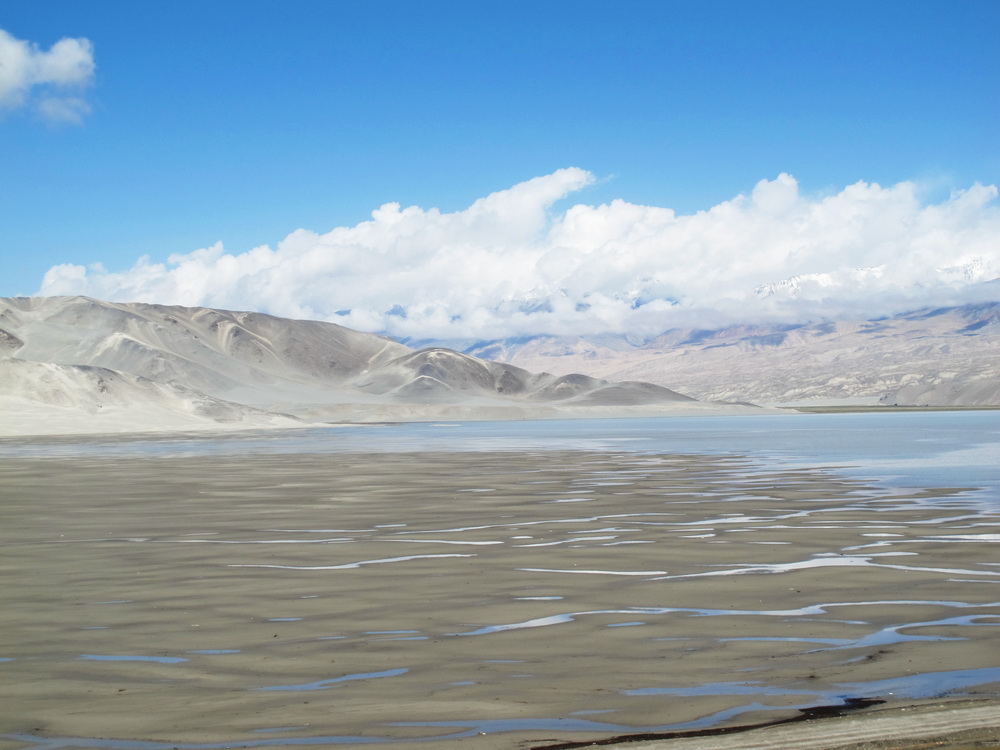 布伦口白沙山。