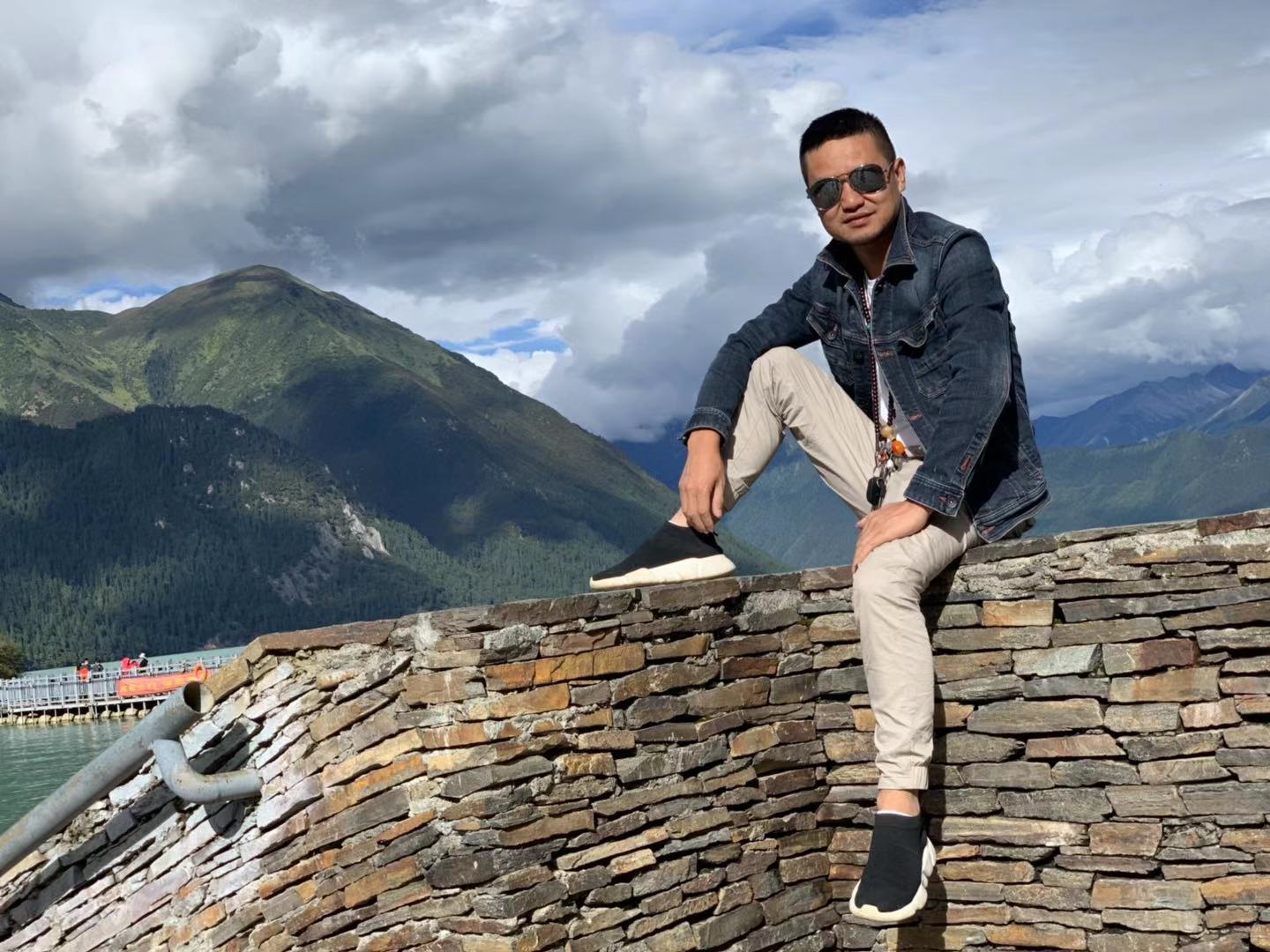 有人说我像西藏人  那是因为晒黑了 