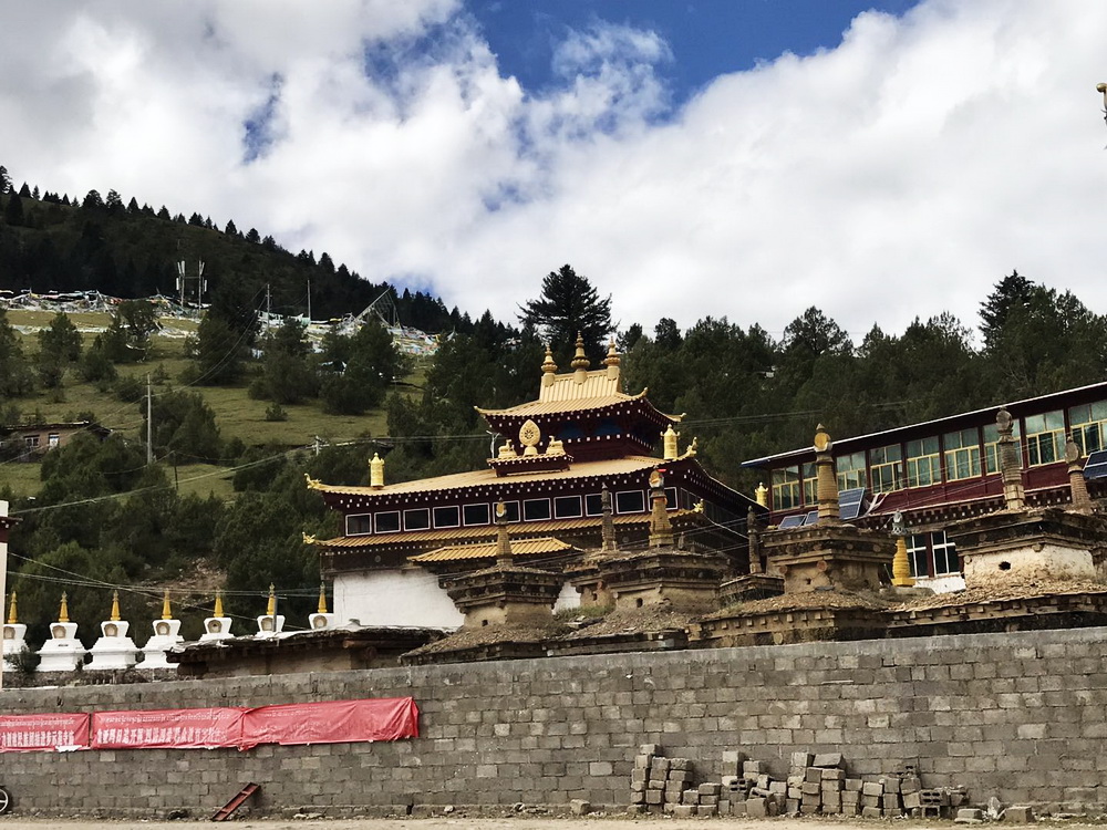 平安寺庙及塔林。