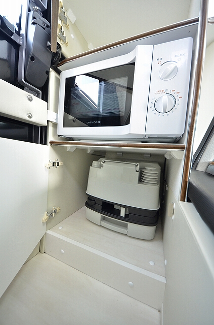 toyota_prius_relax_cabin_camper_conversion_35.jpg