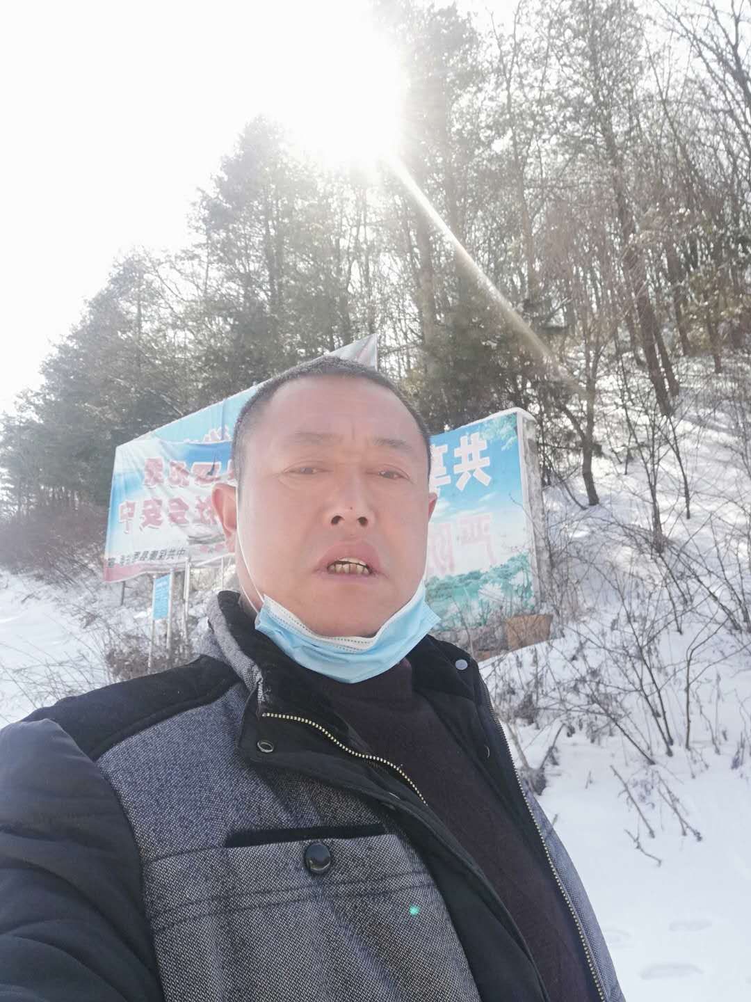 就是他单人单车上有“襄阳屋脊”之称的龙坪！老家也是龙坪的