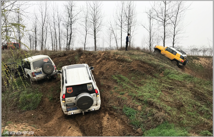 看三位这架势就知道这个沙坡的难度了，拆了前传的四哥竟然直接蹦上去了，二次！！ ...