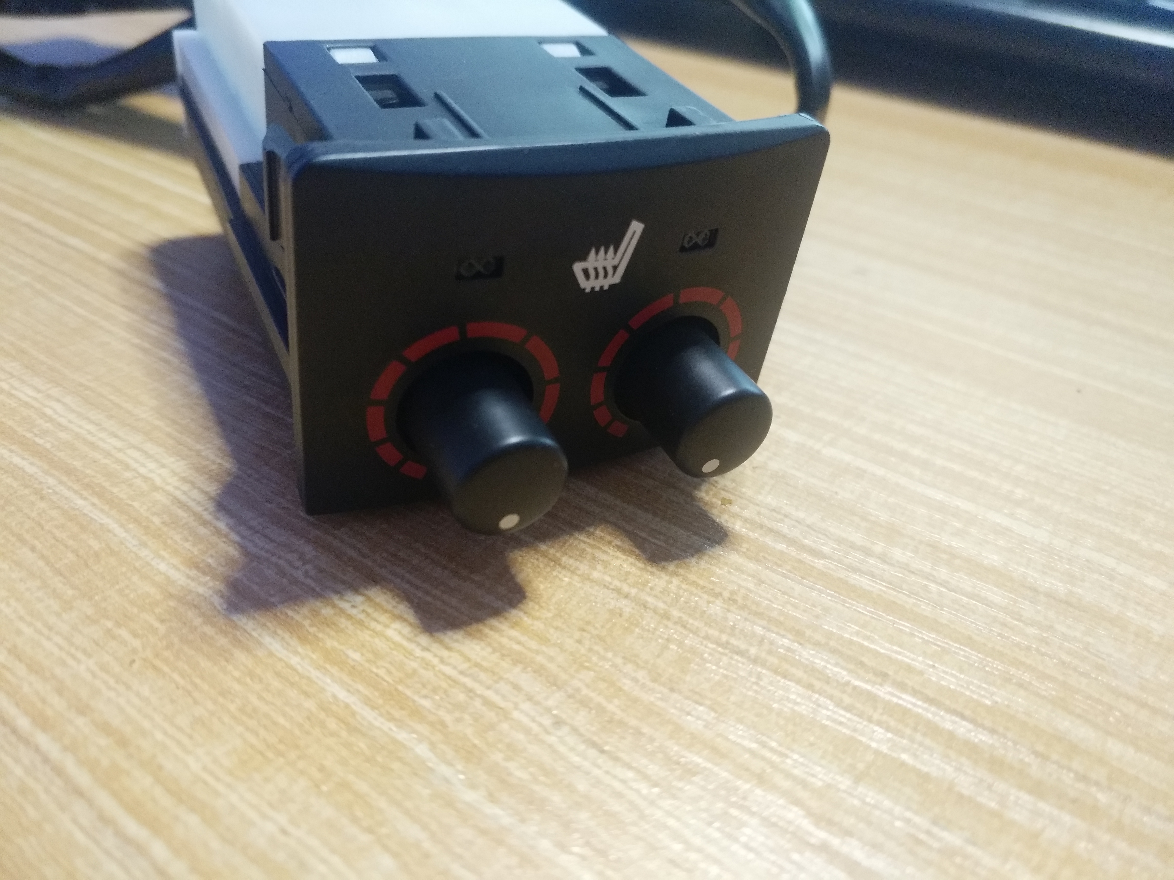 兰德酷路泽座椅加热按钮，总成