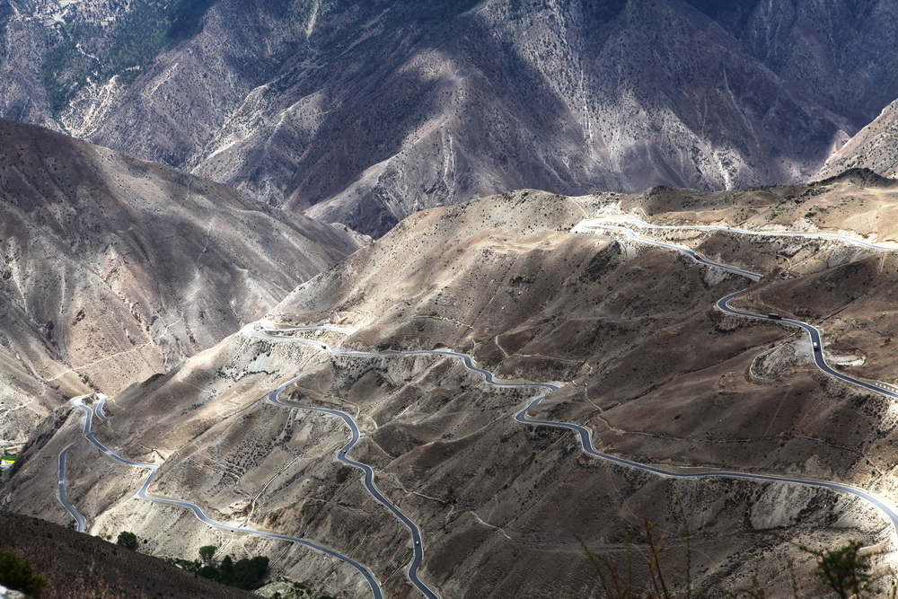 怒江大峡谷嘎玛沟业拉山108拐。