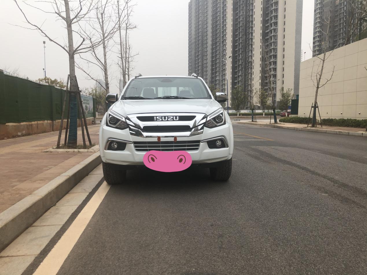 对于一辆皮卡来说，外观不需要多时尚，只要足够霸气就行，而D-MAX正是这种类型。太过时尚的很容易过时，大 ...