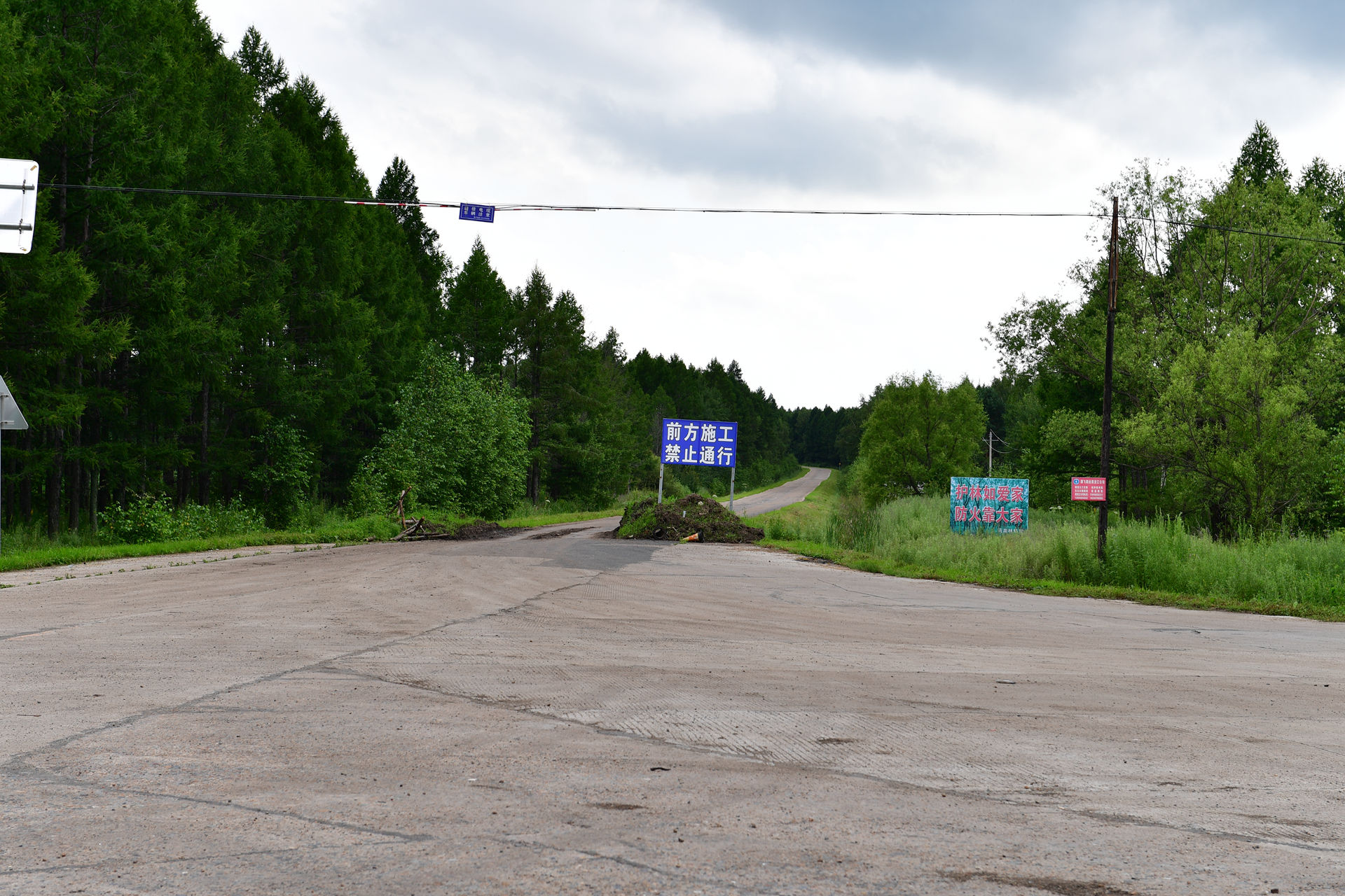 本来想抄近路，结果前面不通，当地人看到我们外地车要收钱，价格谈不拢，只能绕道了。 ...