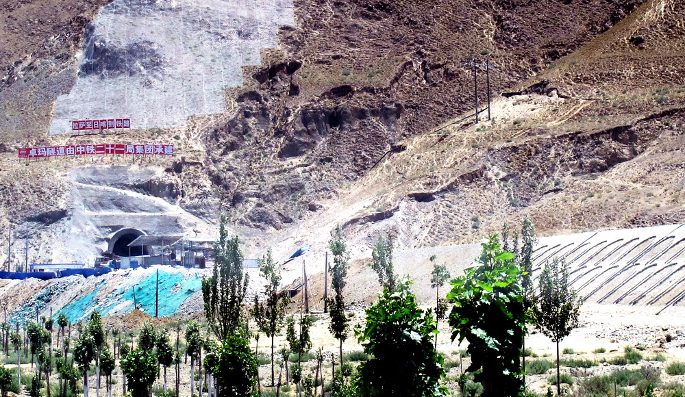 拉日线卓玛隧道。