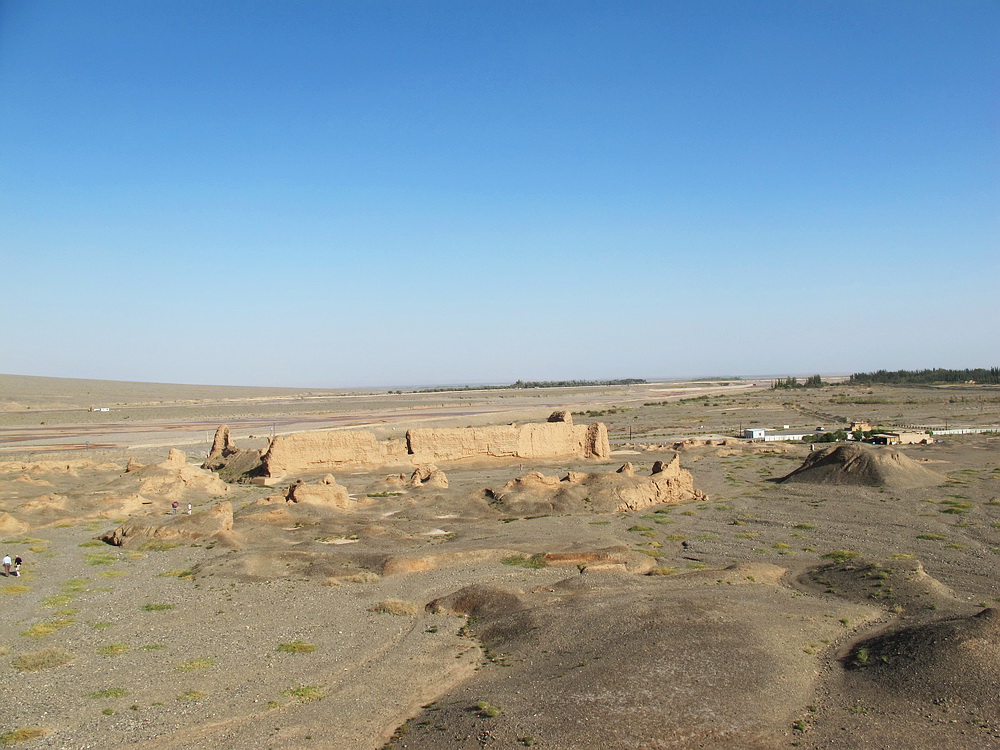 库车河流经古寺，将古寺分为东、西两寺。