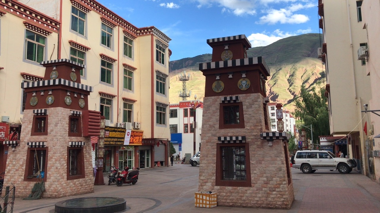 这个商业街现在已经建设好了。