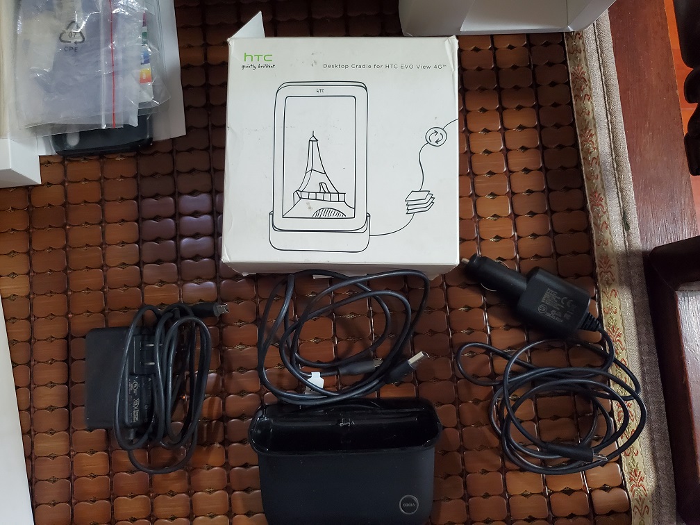 原装座充、数据线、车充