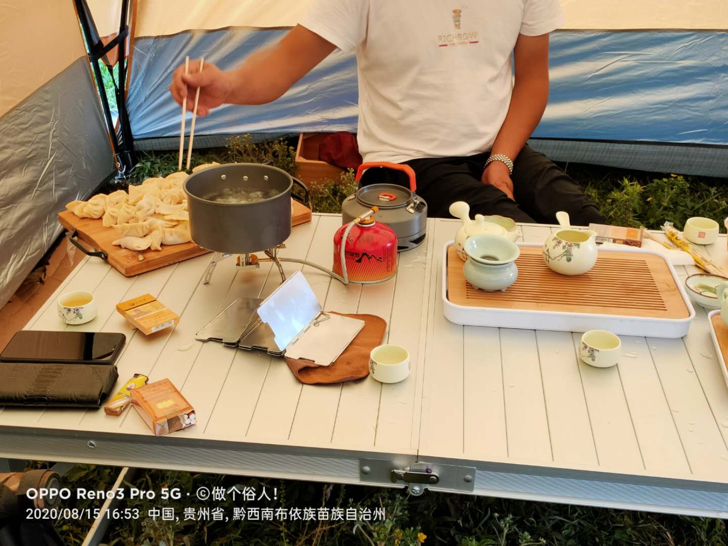 一半是生活所需的饺子，一半是享受生活的淡茶，生活需要面包，也需要水仙花 ...