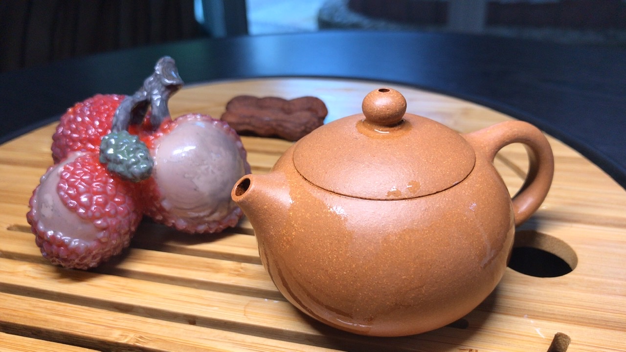 变色的荔枝茶宠
