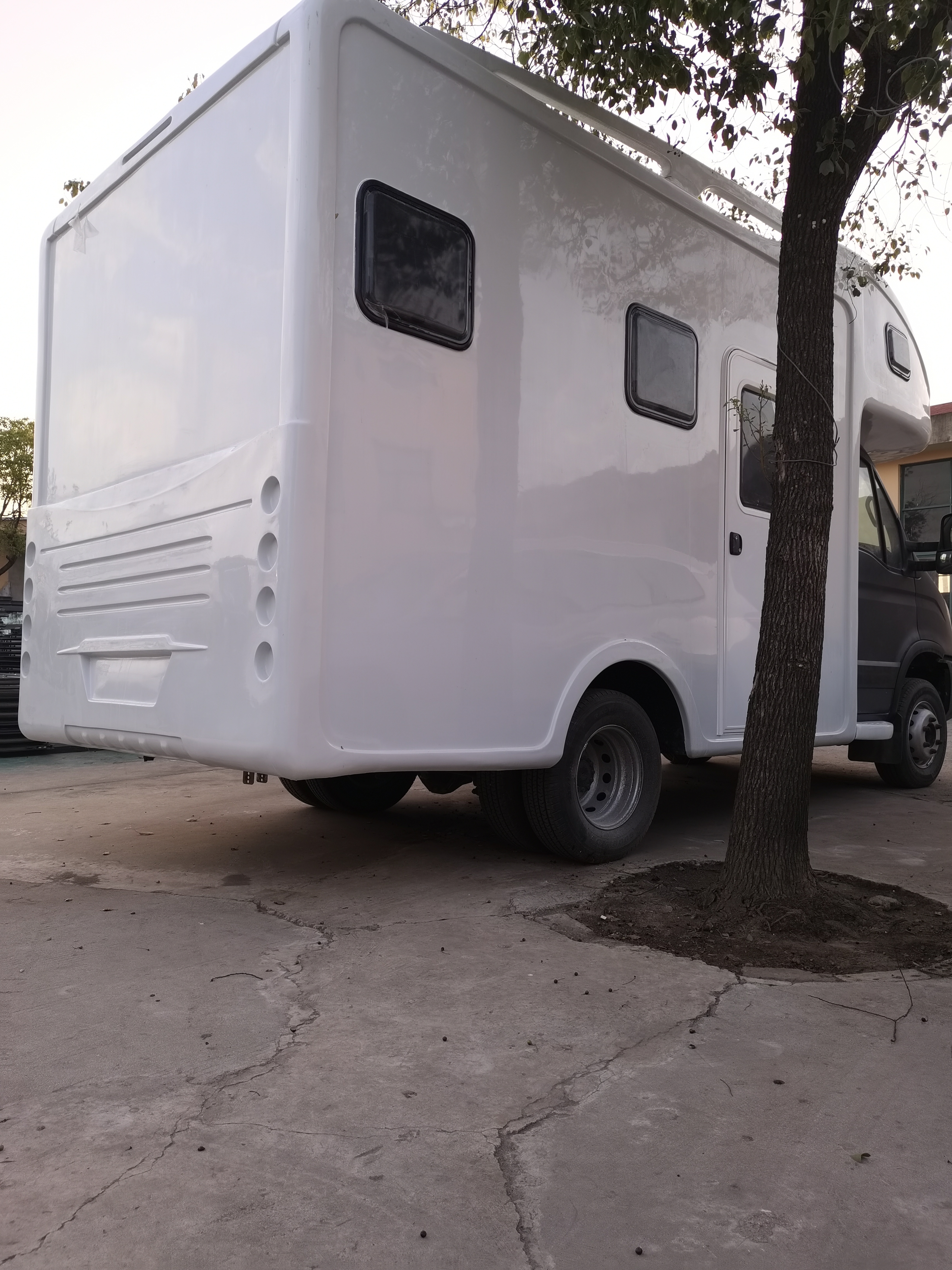 这车身高度   不带拖地的