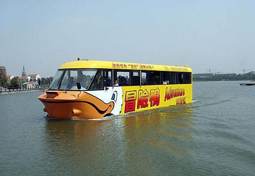 Amphibious_Bus.jpg