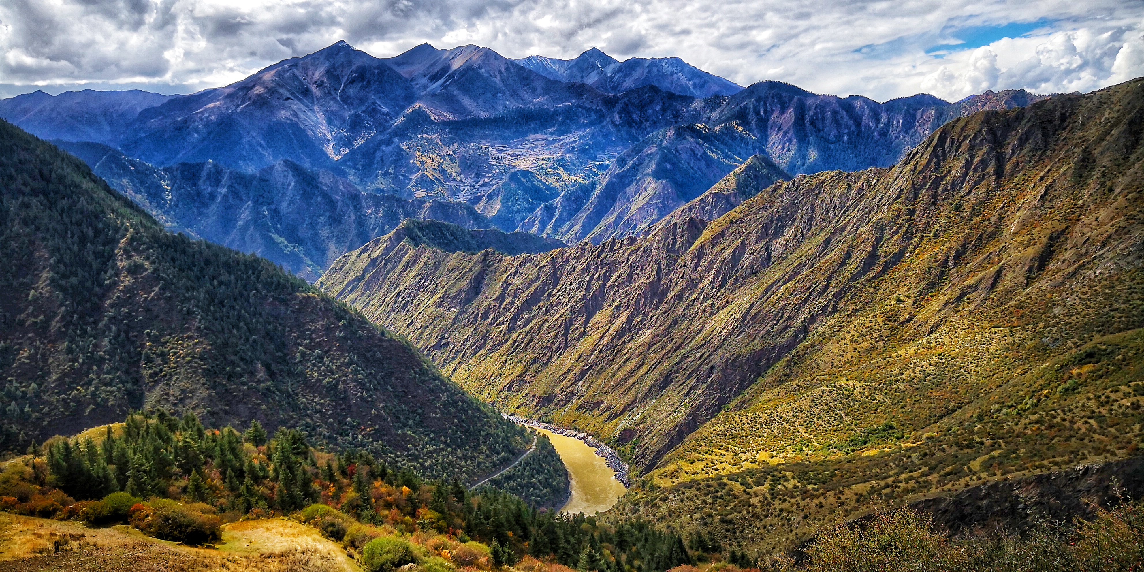 回望怒江峡谷.jpg