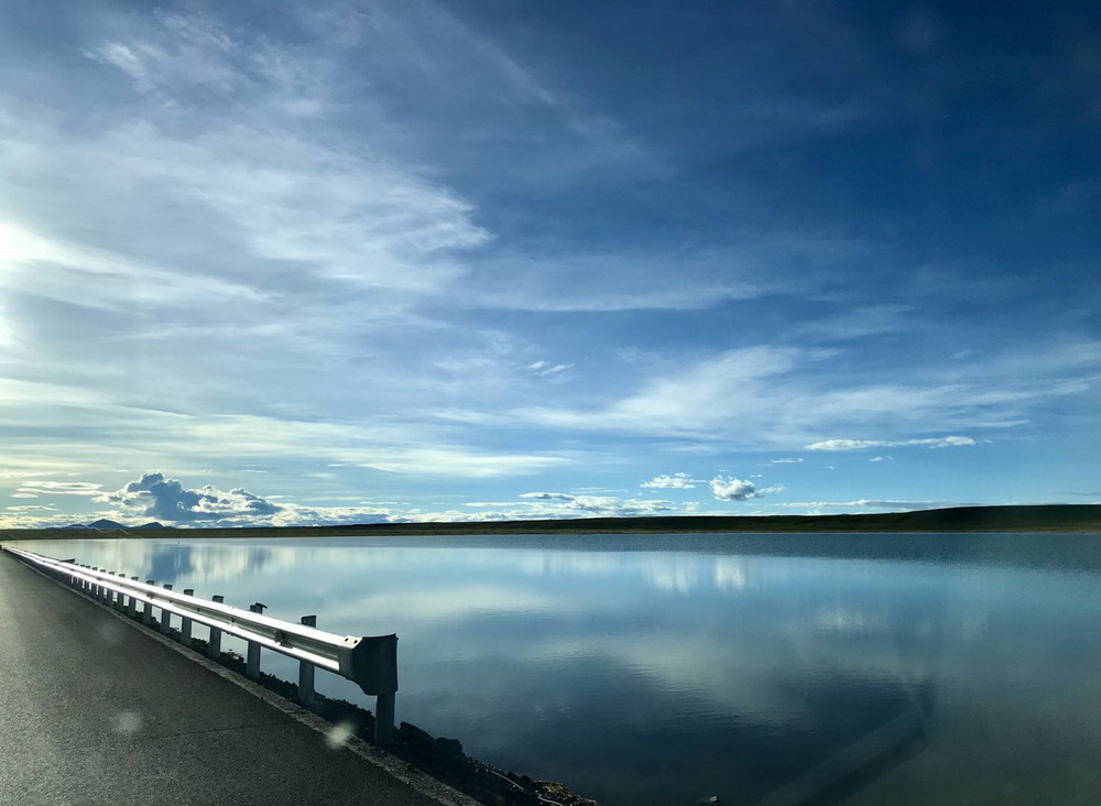 清晨，离开措勤县城，去文部南乡，县道604边的大湖扎日南木措！