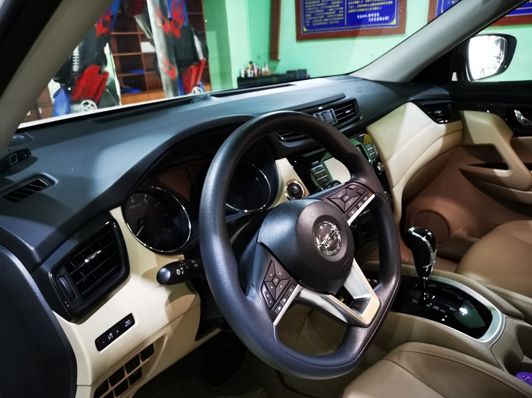 扬声器均选择原位安装，不破坏原车内饰。