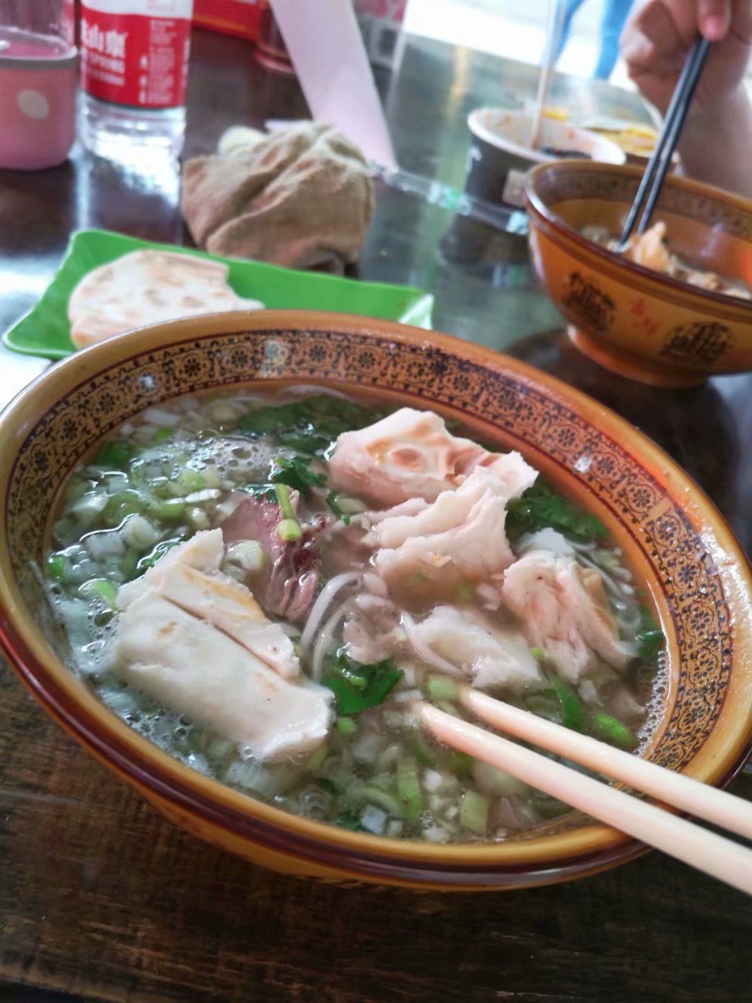 最后说说甘肃的美食，天水的面皮和浆水面很不错值得尝尝，第二天在平凉倥侗山的小吃丰富美味，我吃了一碗搅 ...