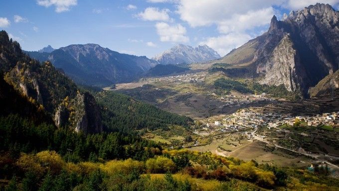 暧暧远人村，依依墟里烟。