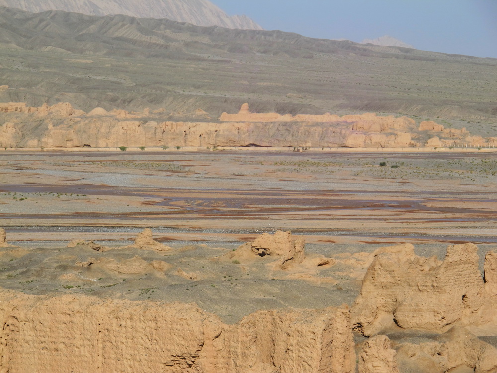 库车河流经古寺，将古寺分为东、西两寺。
