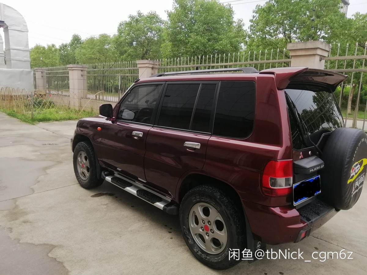 原装进口PAJEROIO 后尾门及标识。