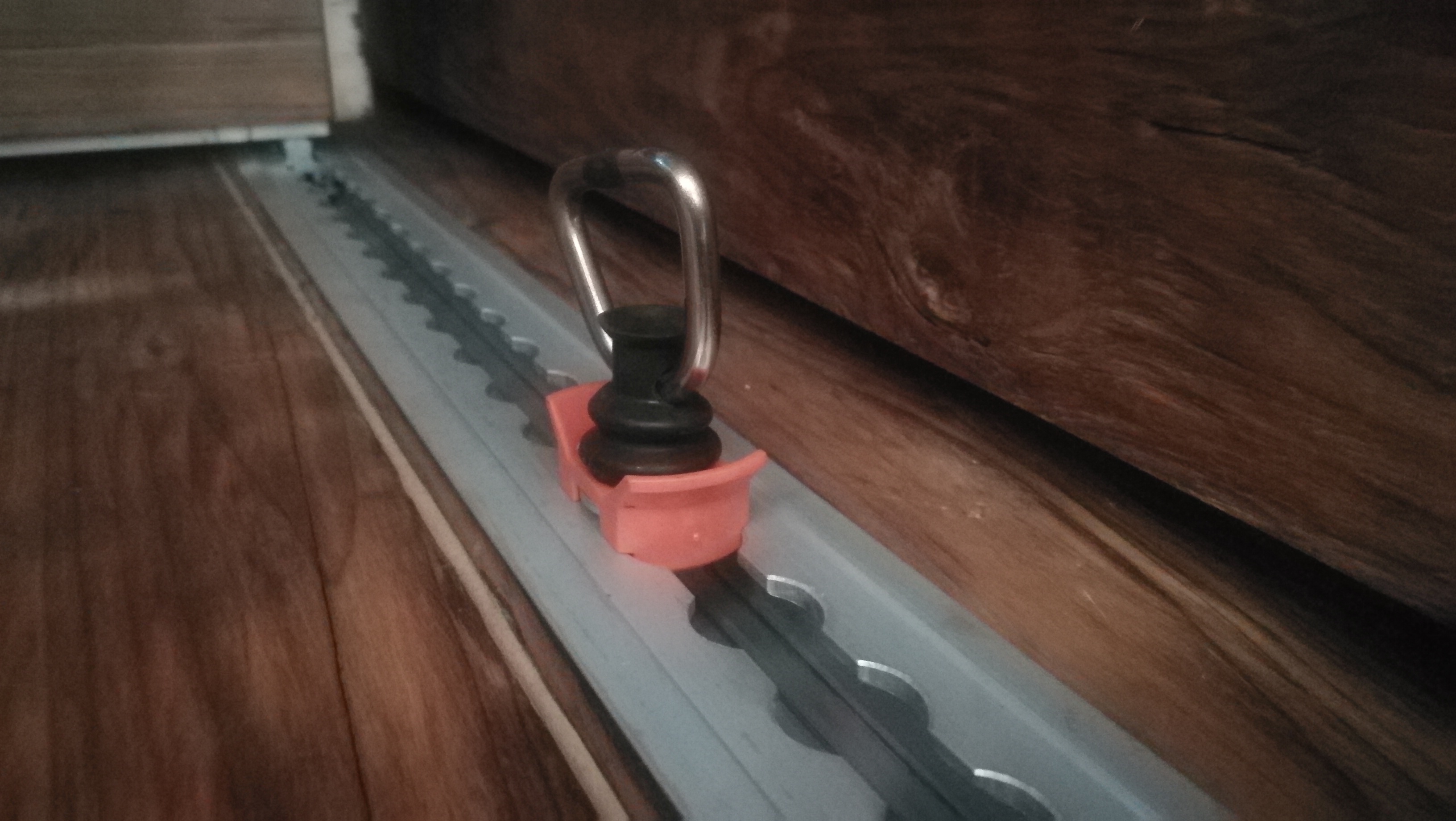 快装挂钩，安装位置可以自己随意。