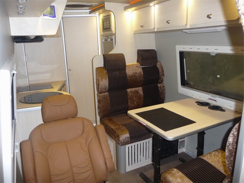 2045四驱房车 (14).JPG