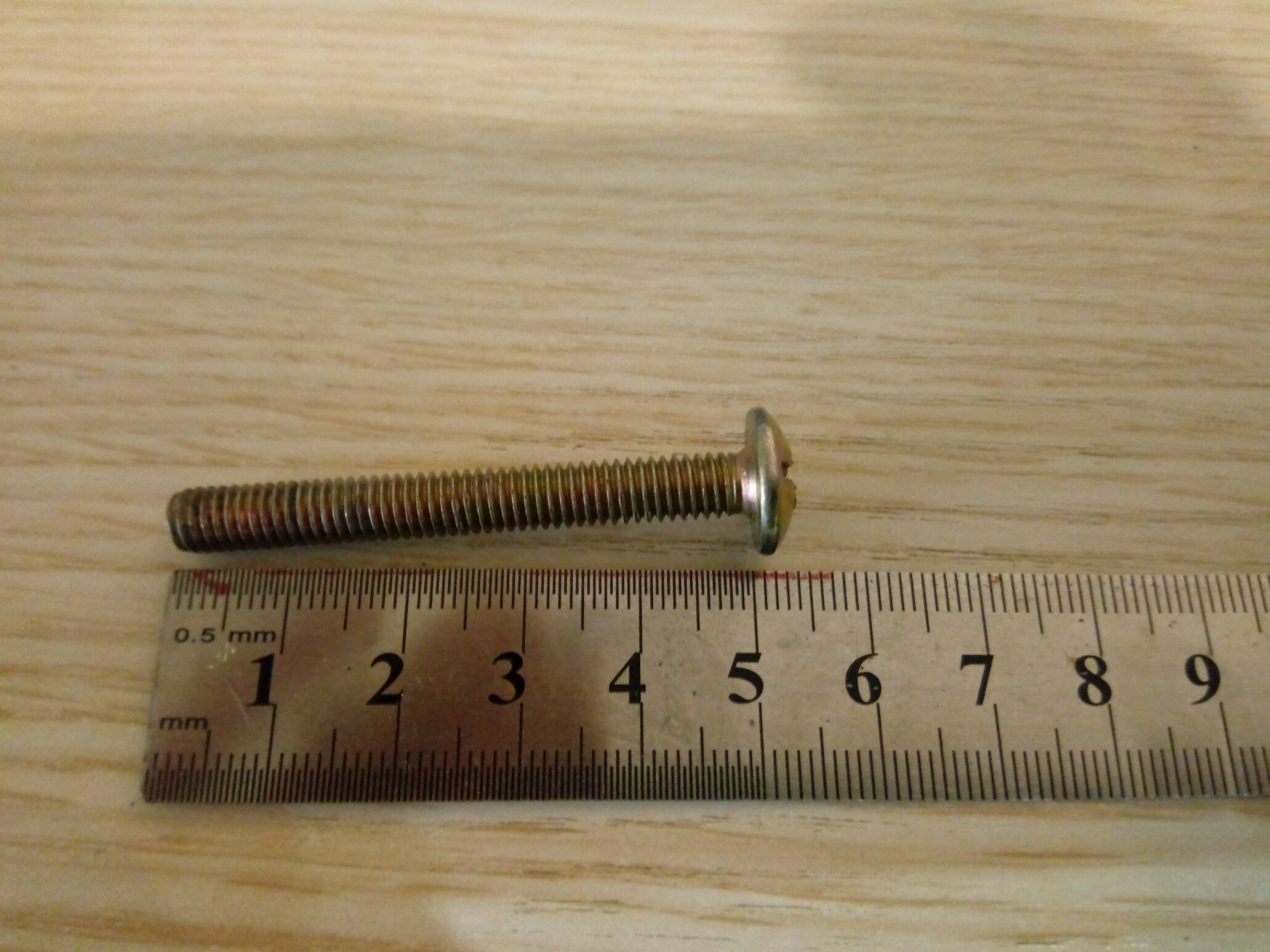 用到的固定铁钉。这个一定要用刚性好的钢钉，不要用普通的螺栓。我这个是示意图。 ...