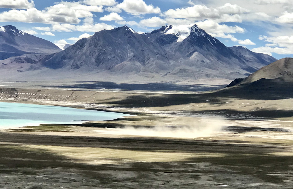 看！这里也有热泉！