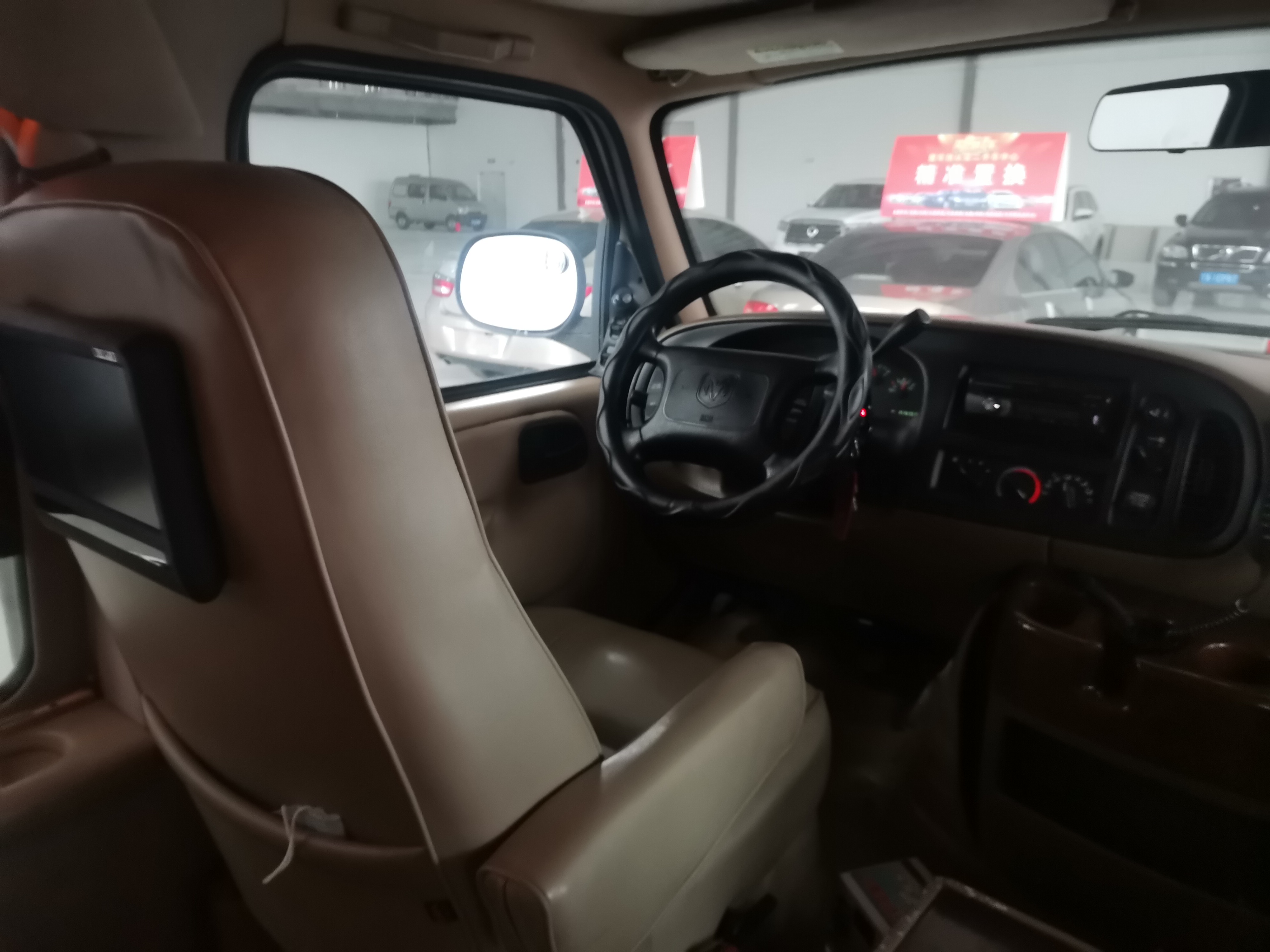 加装座椅屏幕。