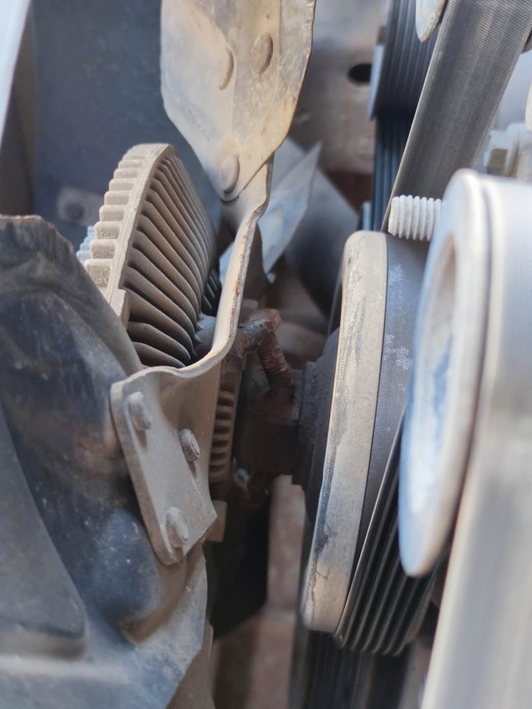 最无语的是居然是焊接的