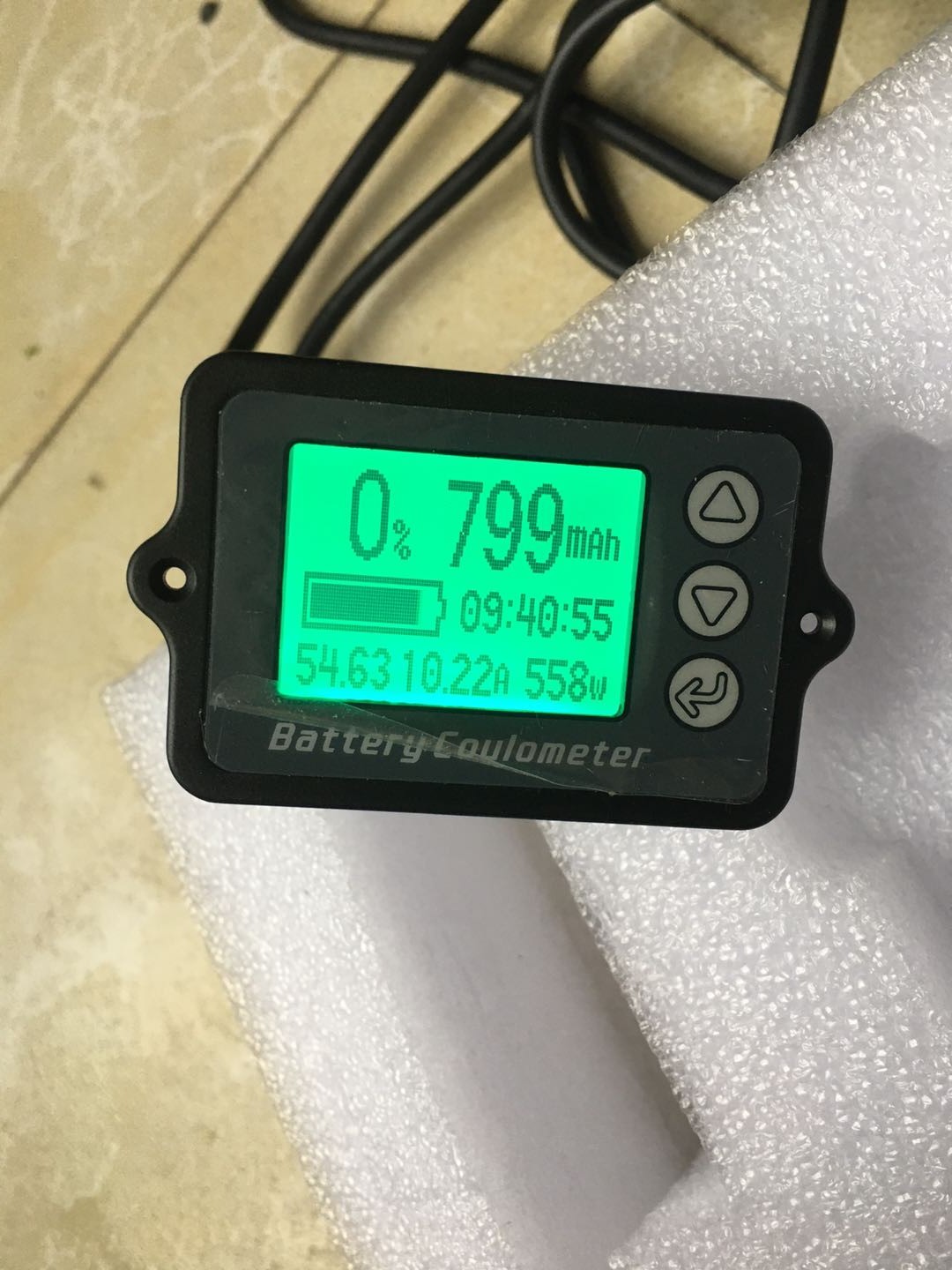 逆变器设置10A充电，，每小时大概有550W的充电功率，，这样4小时能充满2度电，，一天估计也就用到2度电左右 ...