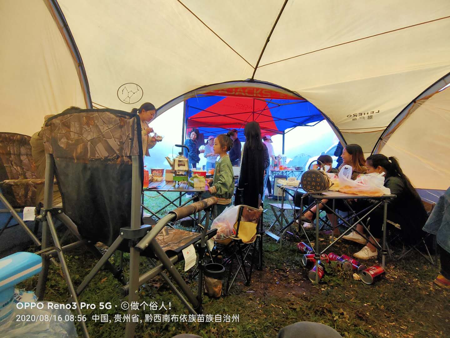 第二天一大早，吃过早餐，就要踏上征途了