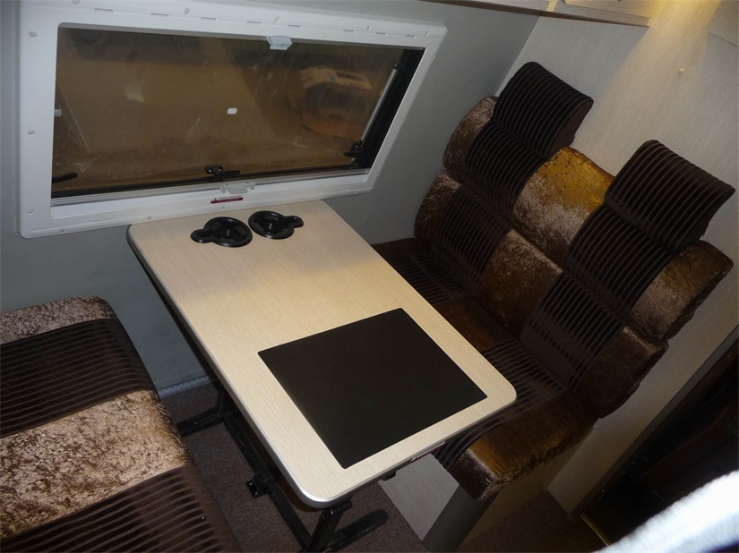 2045四驱房车 (15).JPG