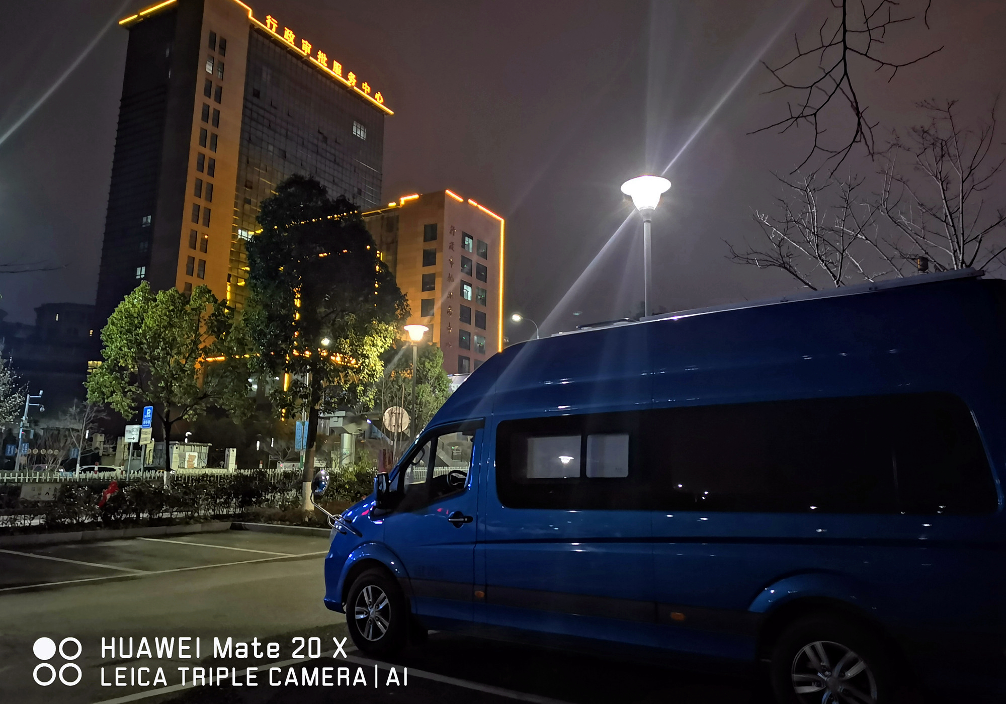 第五晚驻车在泰顺行政审批服务中心对面一个刚刚建成的小区里，当时车位还是免费的。 ...