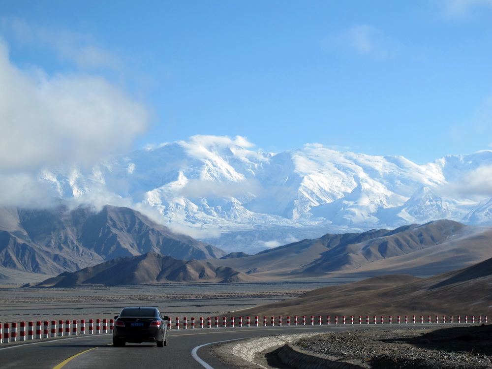 再次与公格尔九别峰相会。