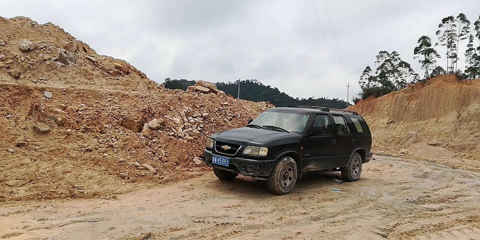 进白泥矿山