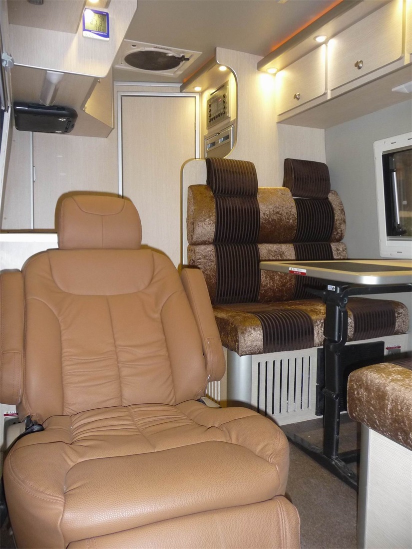 2045四驱房车 (13).JPG