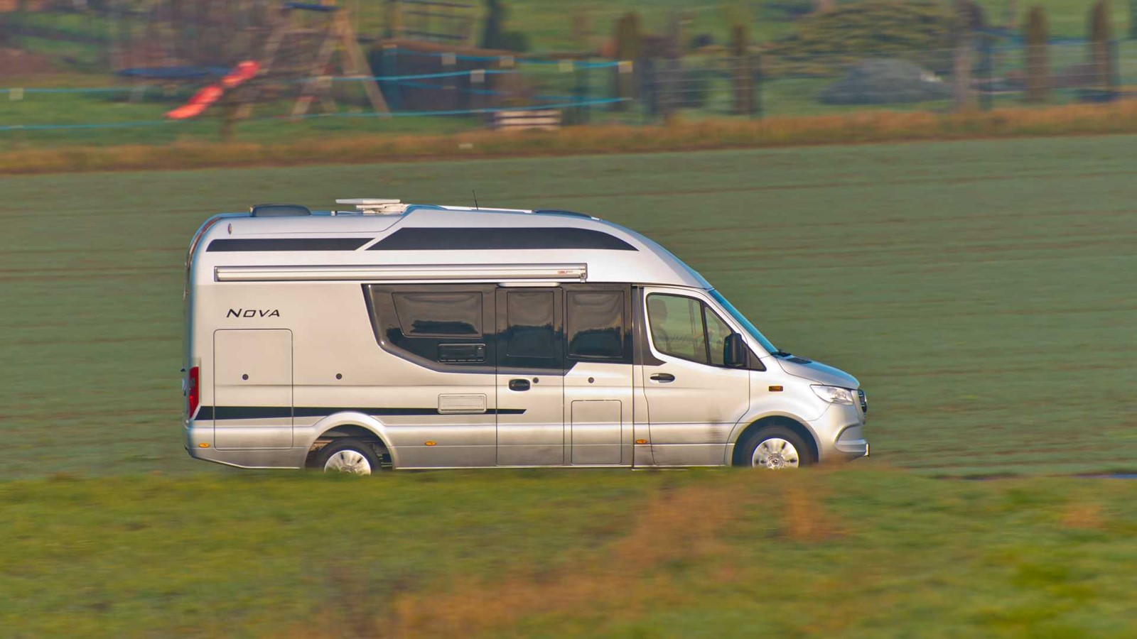 La-Strada-Nova-EB-2020-Mercedes-Benz-Sprinter-8.jpg