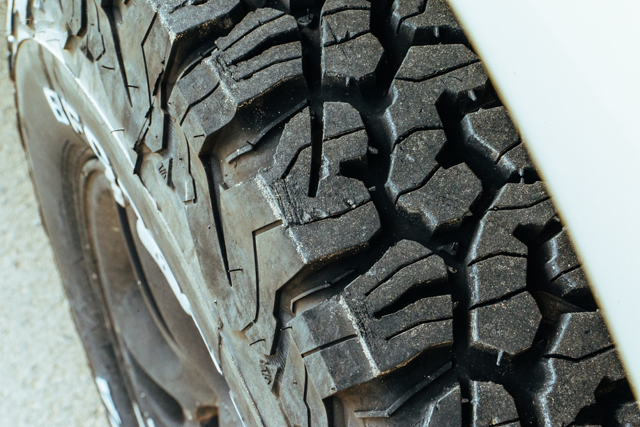 这次KO2轮胎当的圆满了，有了点小磨损，不然总在城里用不成了米其林。