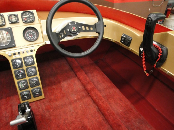 Allison-Jet-Turbine-Powered-Talon-21-Pickle-Fork-Powerboat-9-685x514.jpg