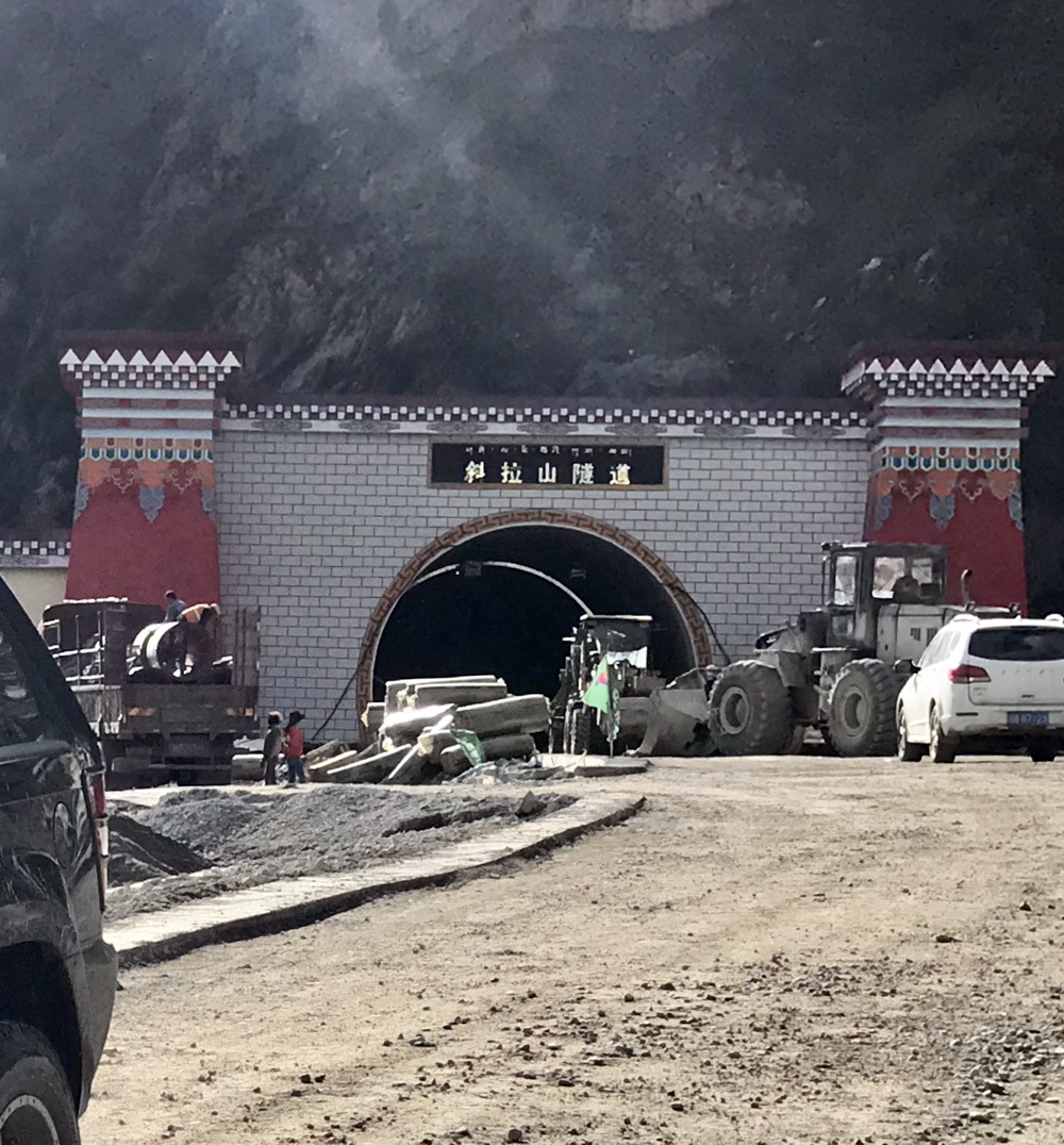 一旦隧道修通，便少了道路艰辛，也少了秀美风光。