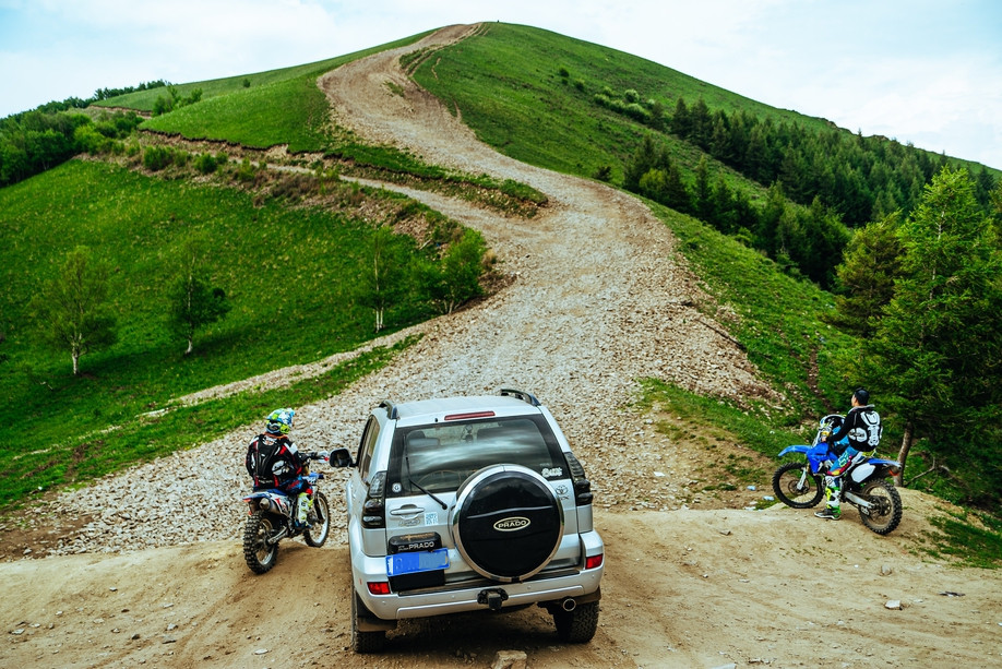 串门终于来到“主人”门前