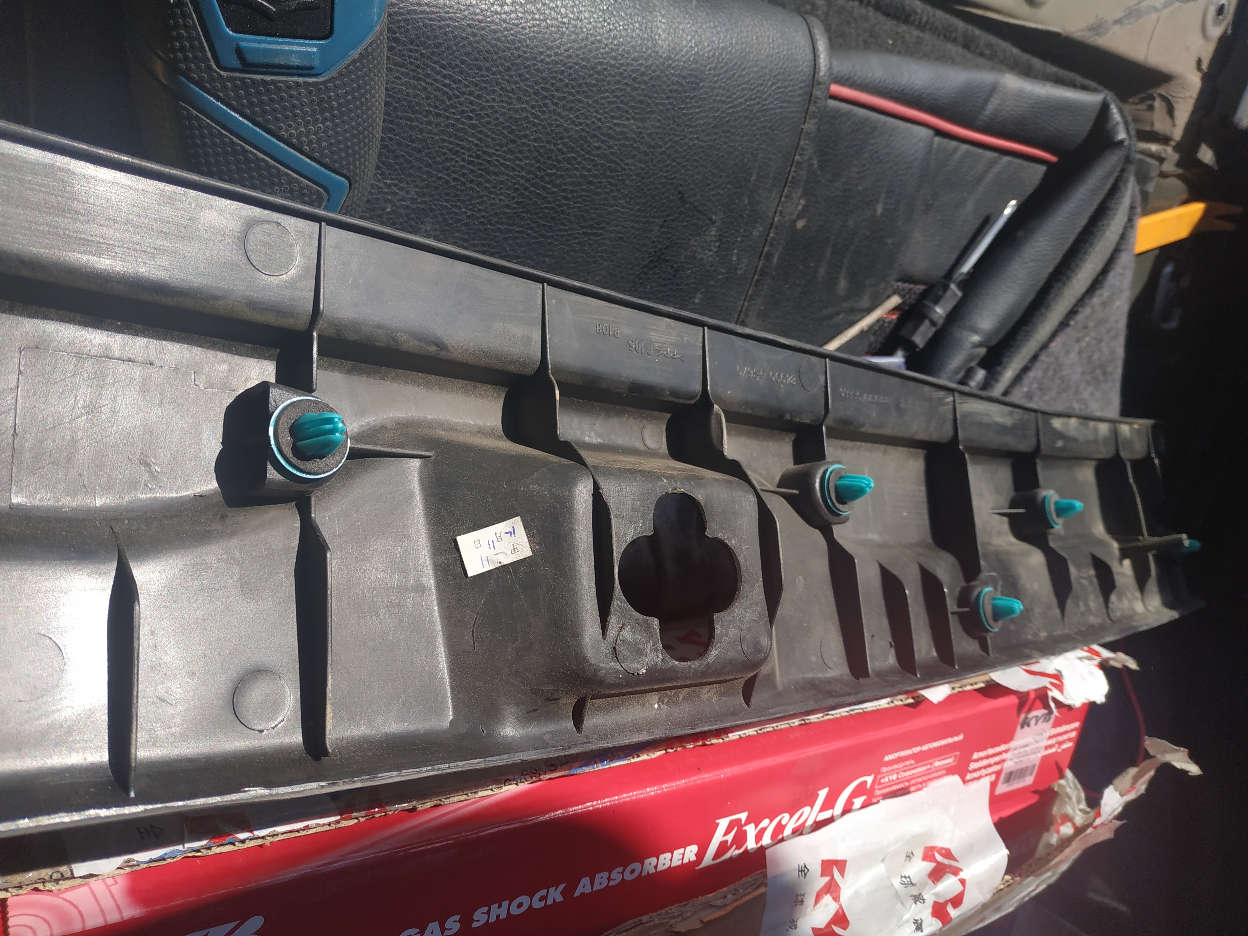 重新安装的卡子，准备盖上了